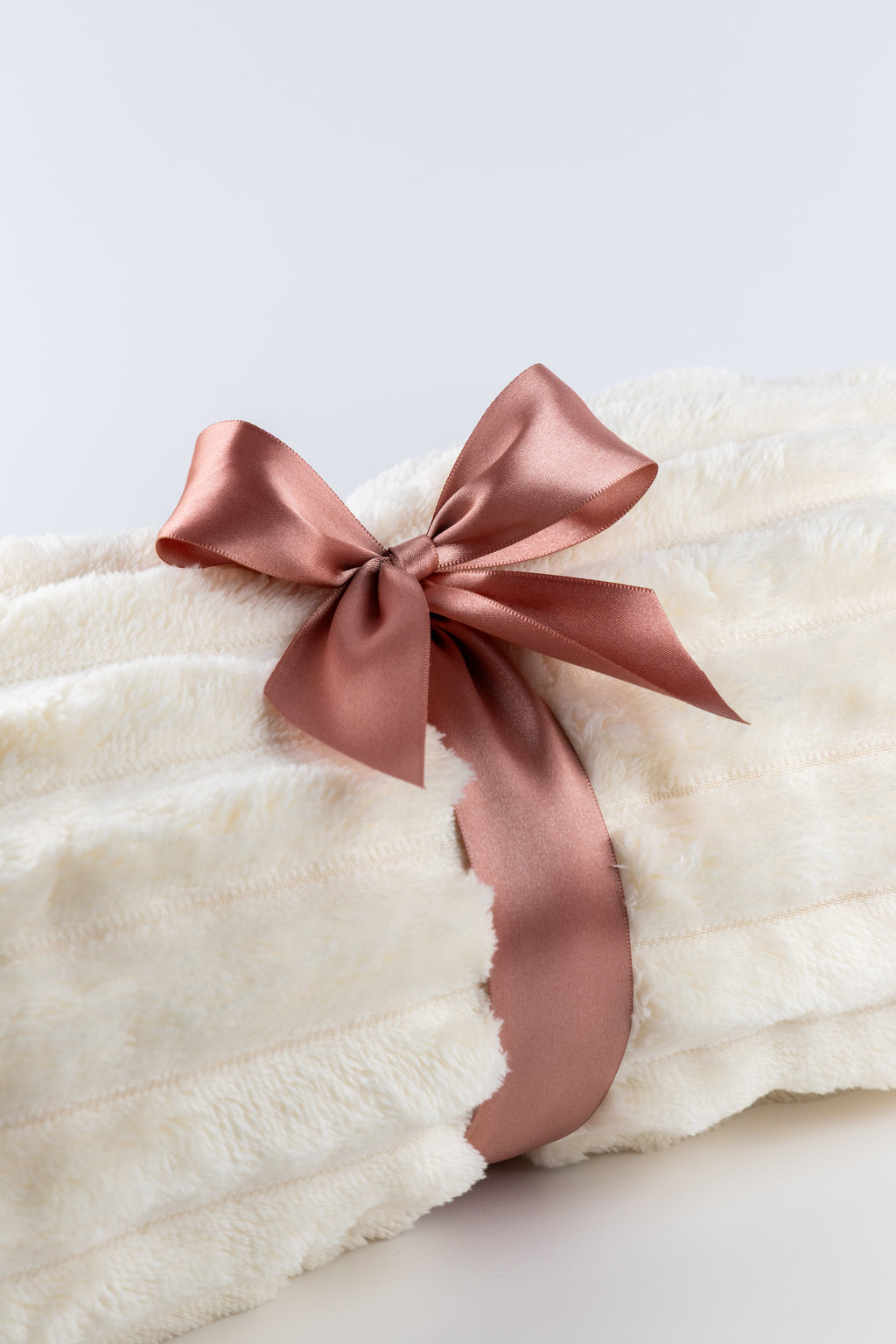 Signature Cozy Throw White