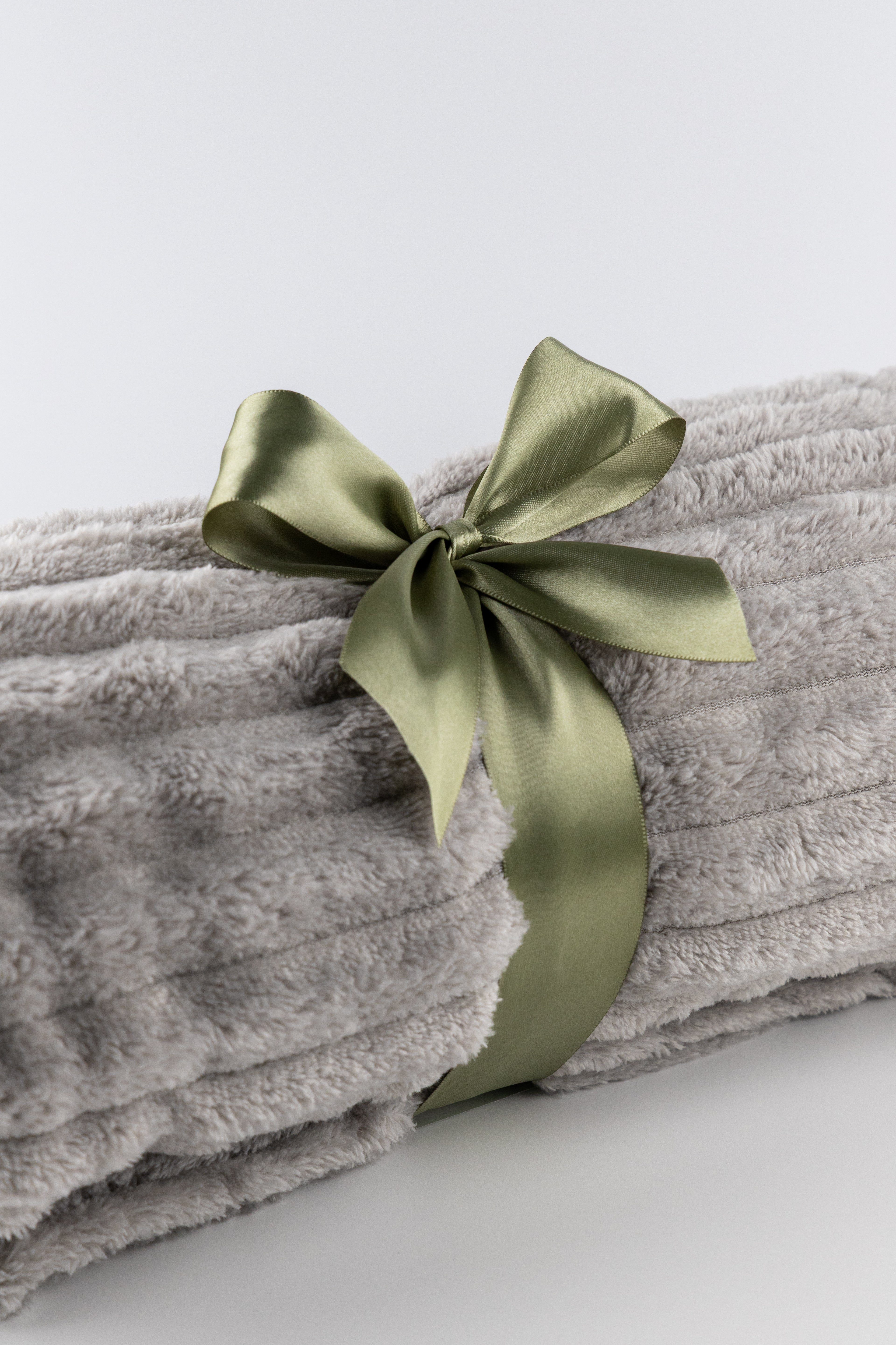 Signature Cozy Throw Grey