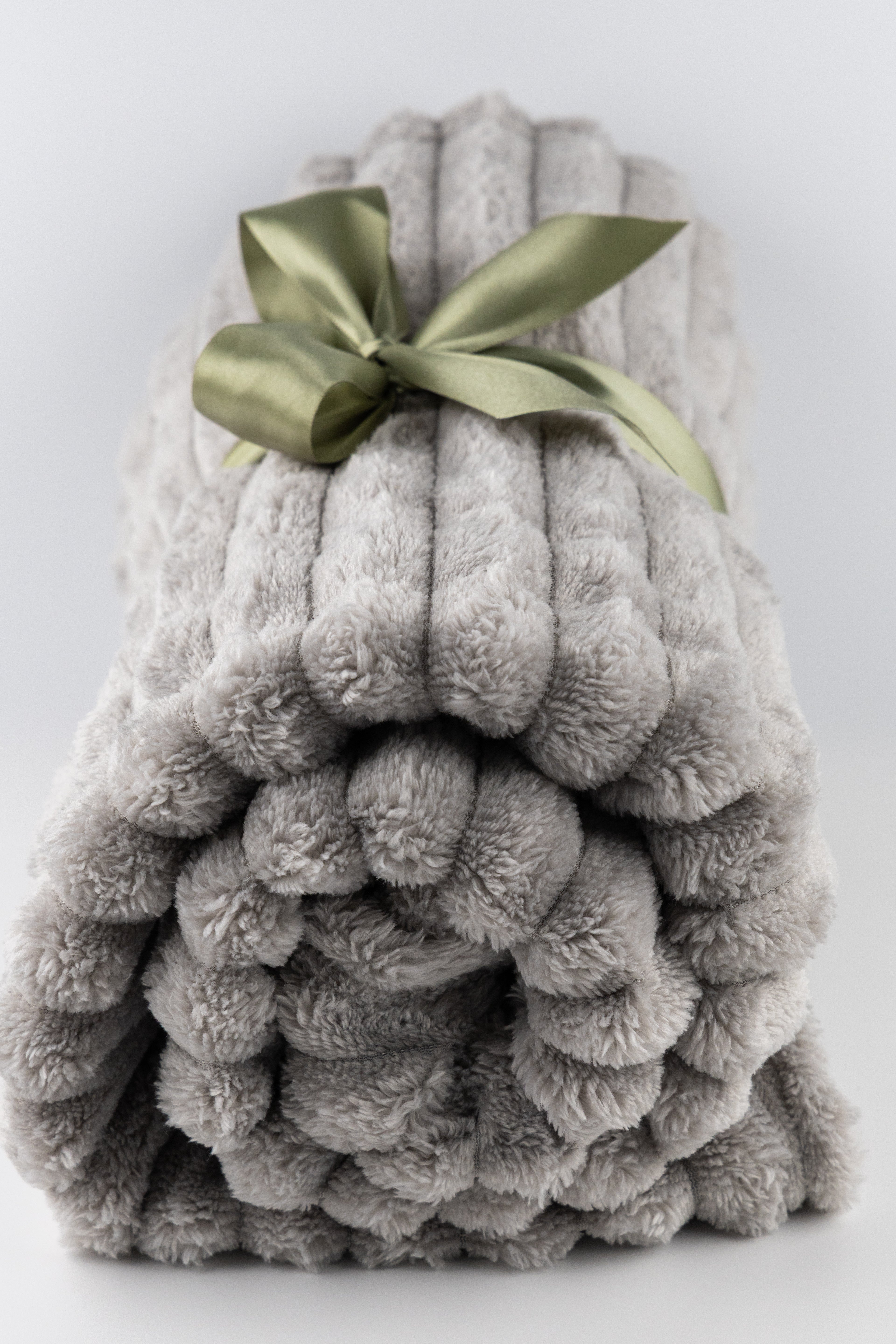 Signature Cozy Throw Grey