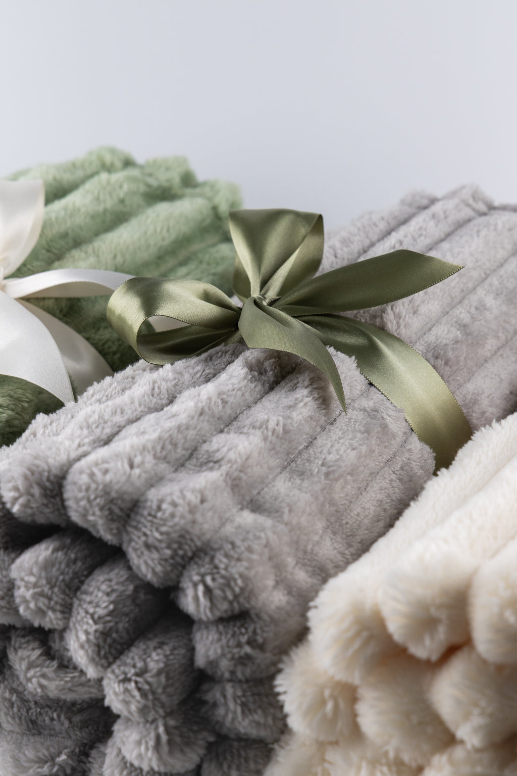 Signature Cozy Throw Grey
