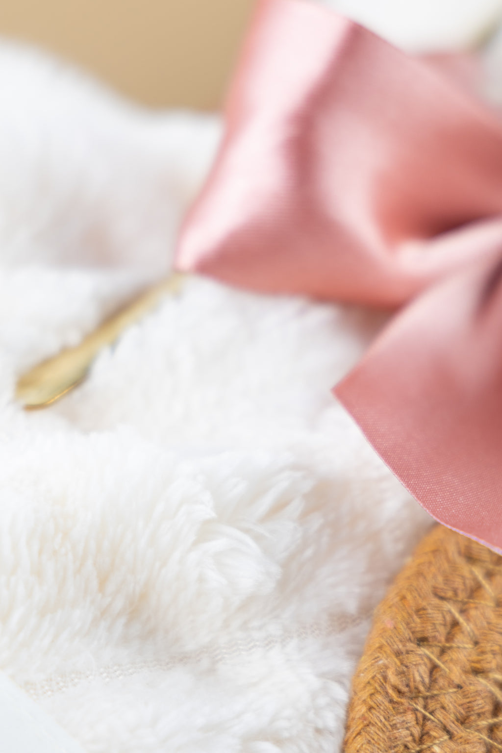 Signature Cozy Throw White