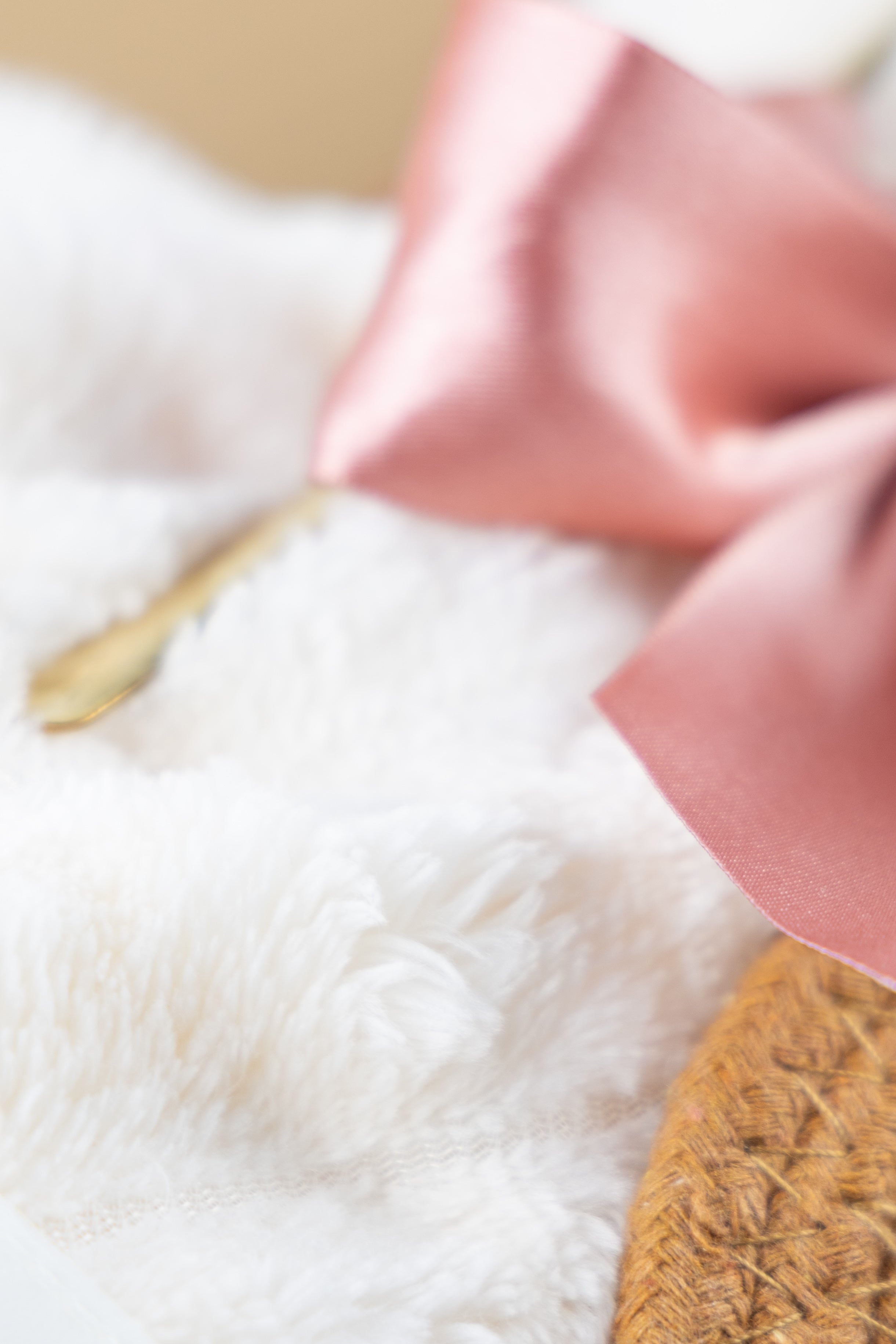 Signature Cozy Throw White